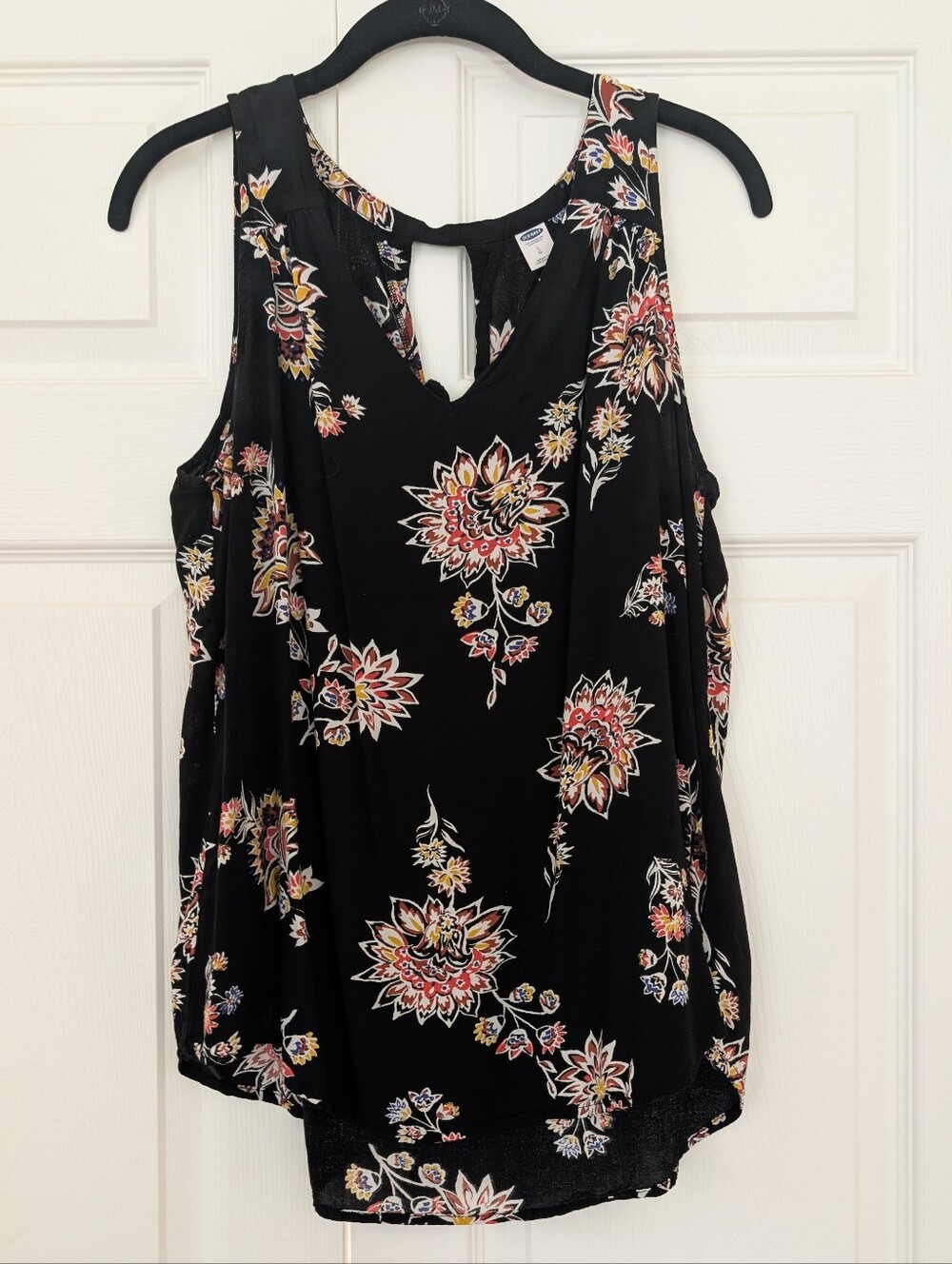 Old Navy Black Floral Sleeveless Keyhole Camisole
